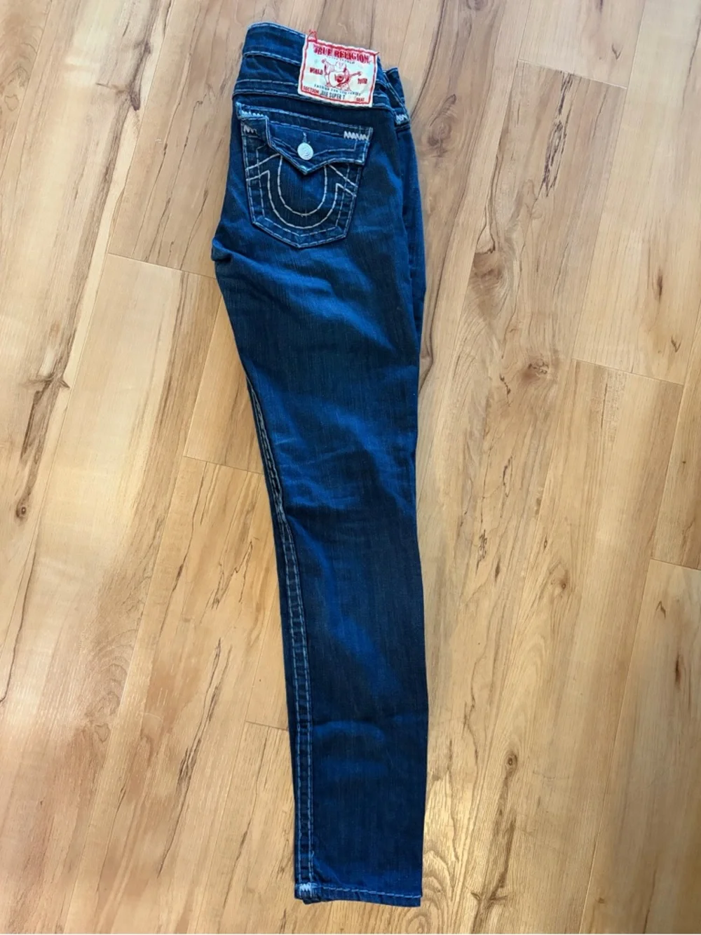 True Religion Women's Indigo Skinny Jeans with Signature Back Pocket - Picture 9 of 9